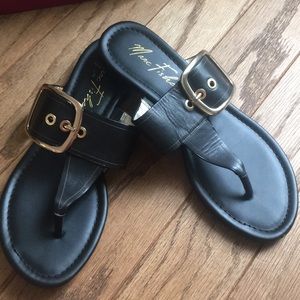 Like new black Marc Fisher sandals